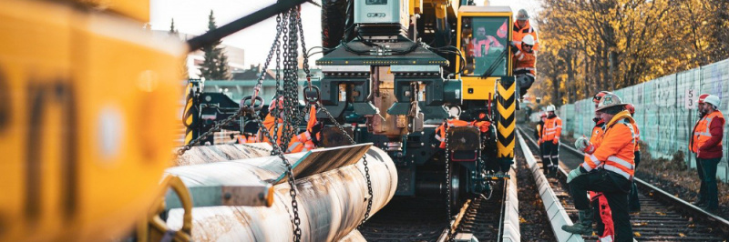 File:Crane track-8400990 1000.jpg