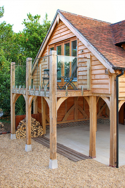 File:Oak-glazed-balcony-room-carport-building.jpg