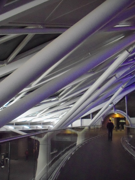 File:Kings cross station (9).JPG