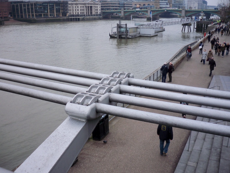 File:Wobbly bridge (3).JPG