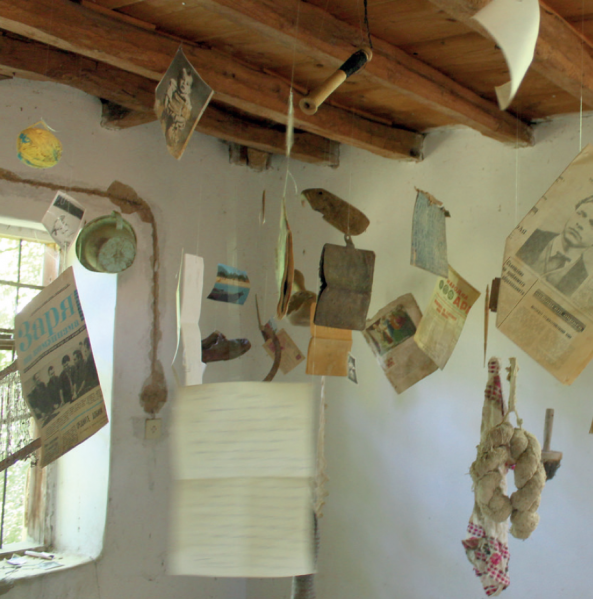 File:Empty house in Karpachevo.png