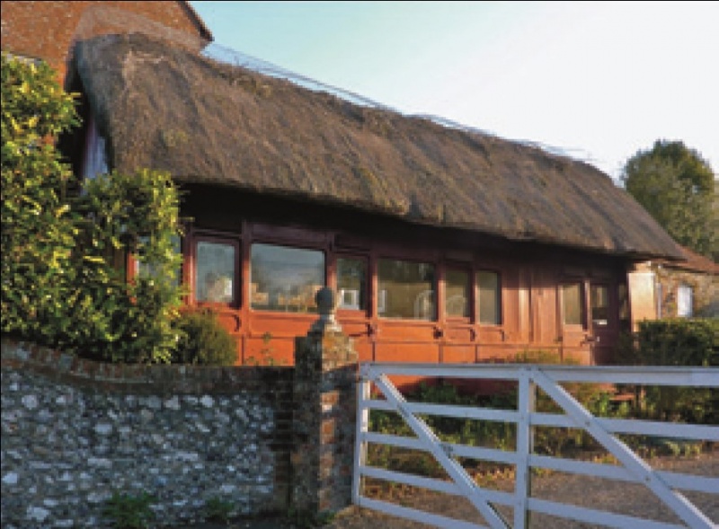 File:A thatched carriage at Slindon.jpg