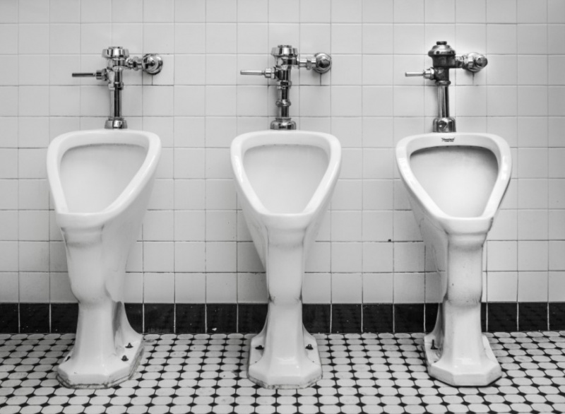 File:UrinalsBW.jpg