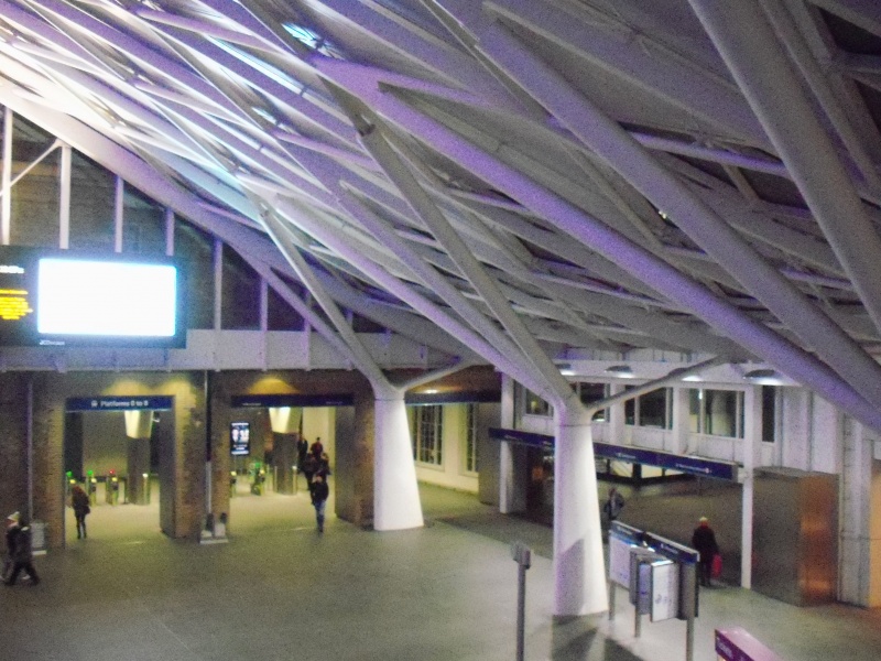 File:Kings cross station (6).JPG