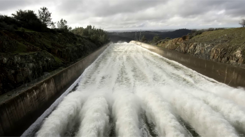 File:Oroville Dam Spillway 2.1.jpg