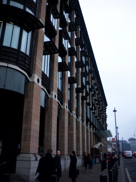File:Portculis house.JPG