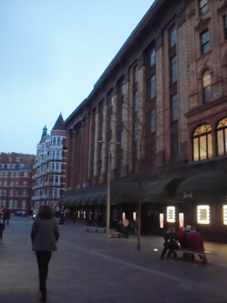 File:Harrods (1).JPG