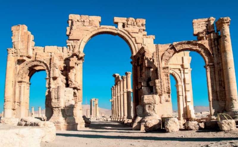 File:Palmyras triumphal arch.jpg
