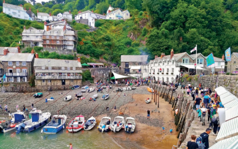 File:Clovelly harbour.jpg
