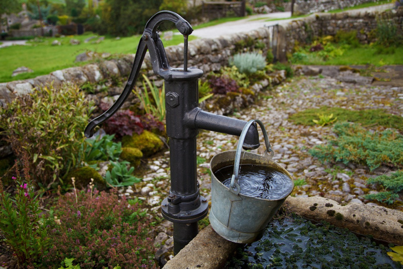 File:Water pump-gde7f948b6 1280.jpg
