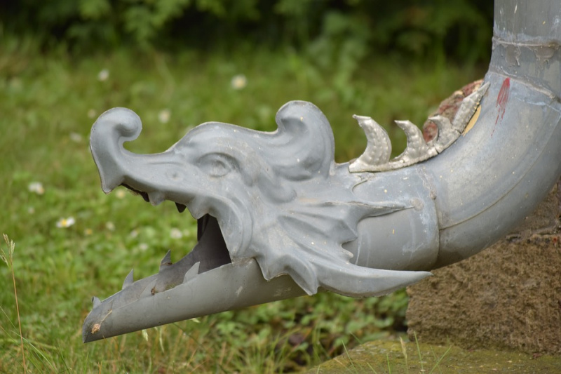 File:Zinc downpipe.jpg