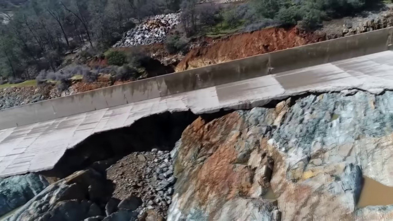 File:Oroville Dam Spillway 9.jpg