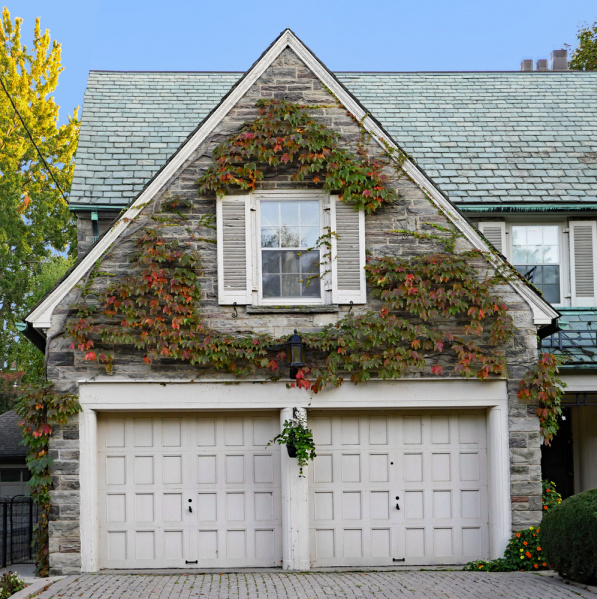 File:Concrete Garage .jpg