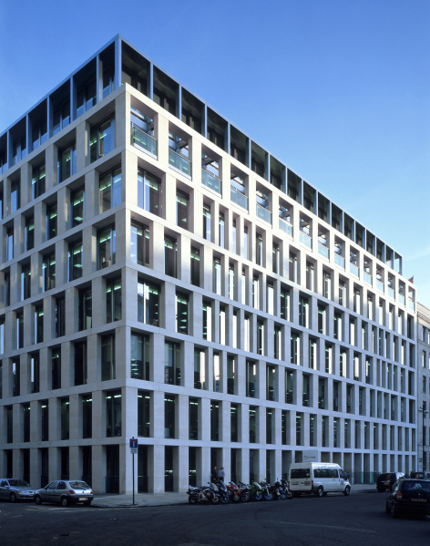 File:EricParryArchitects FinsburySq HeleneBinet.jpg