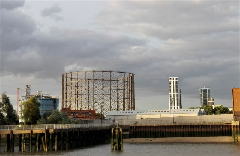 File:Gas holder greenwich.jpg