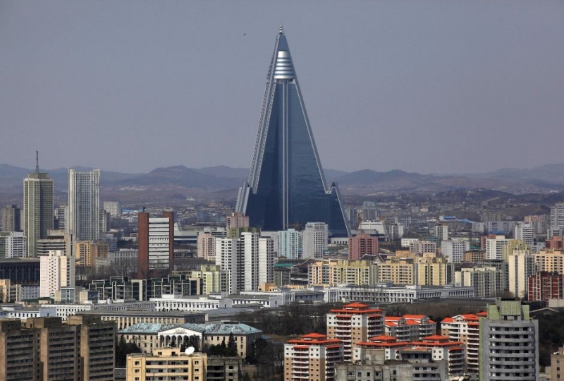 File:Ryugyong-Hotel-10.jpg