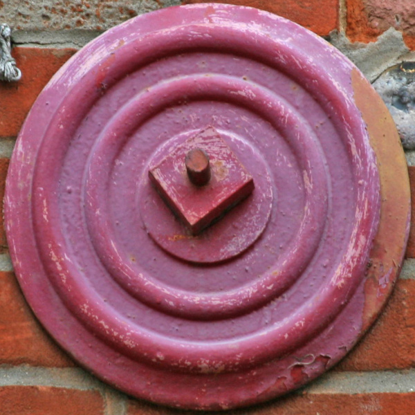 File:Cast iron patress.jpg