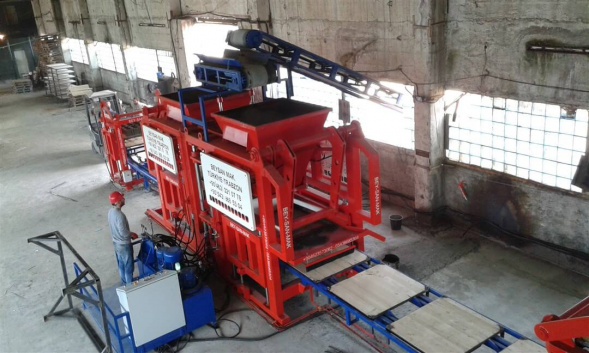 Automatic hollow block machine full plant.jpg