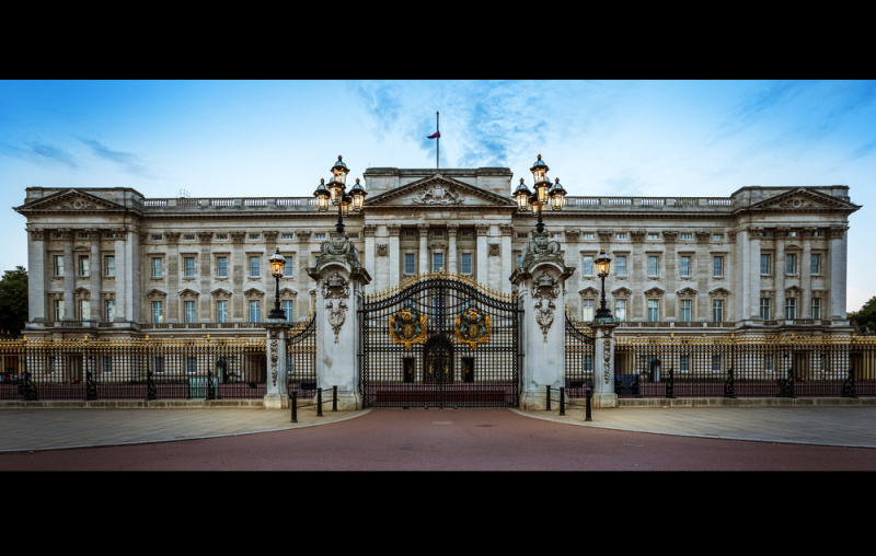 File:Buckingham-palace 1.jpg