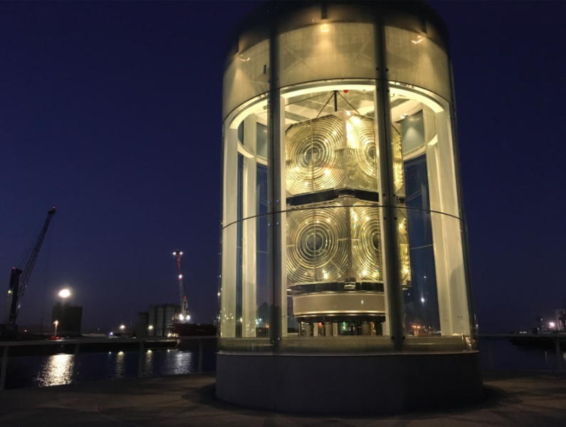 File:TitanicFoundation Great Light.png