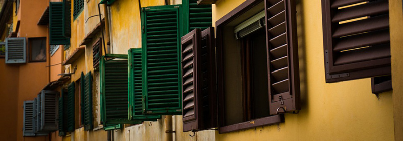 File:Shutters louvred Italy 900.jpg