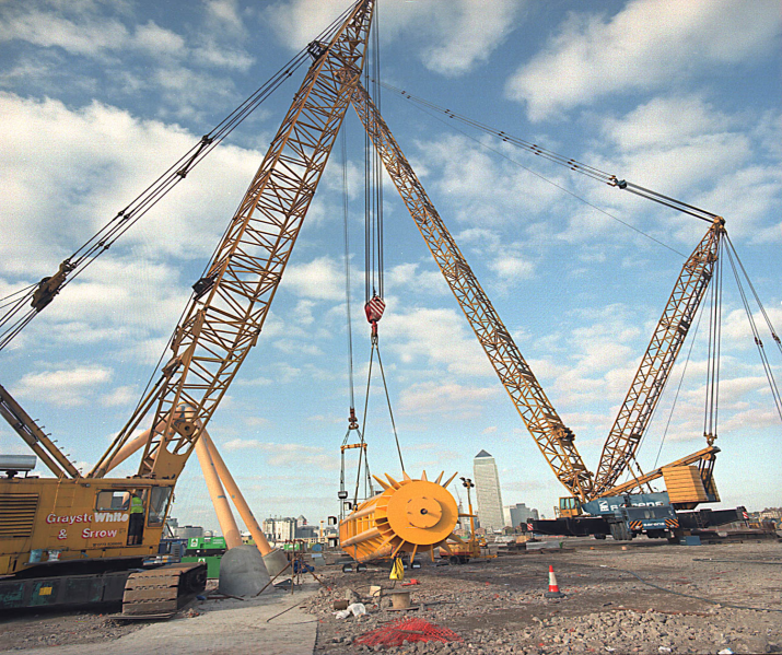 File:Millennium Dome mast.png