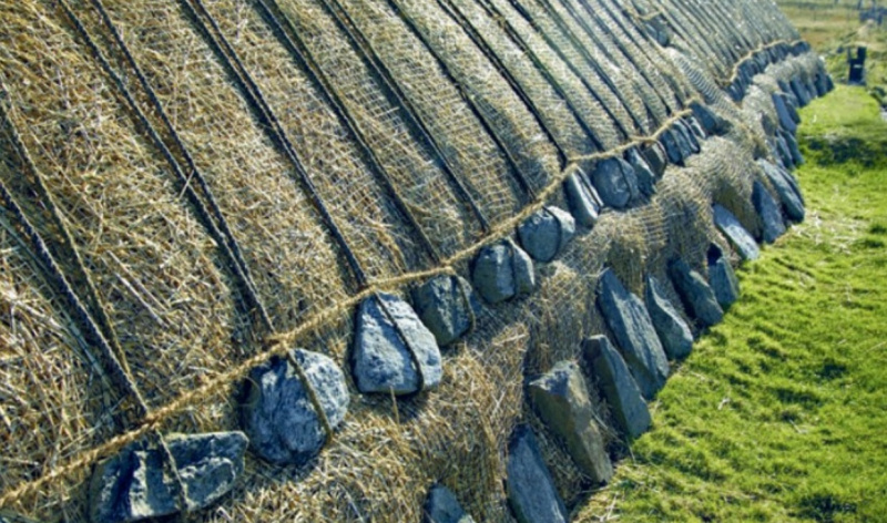 File:Arnol blackhouse 2.jpg