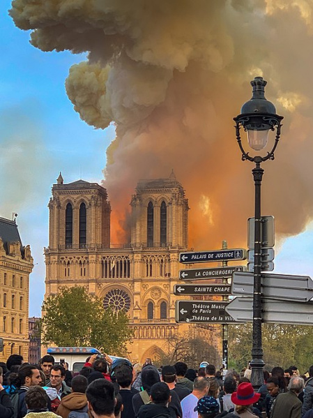 File:Notre Dame on fire.jpg