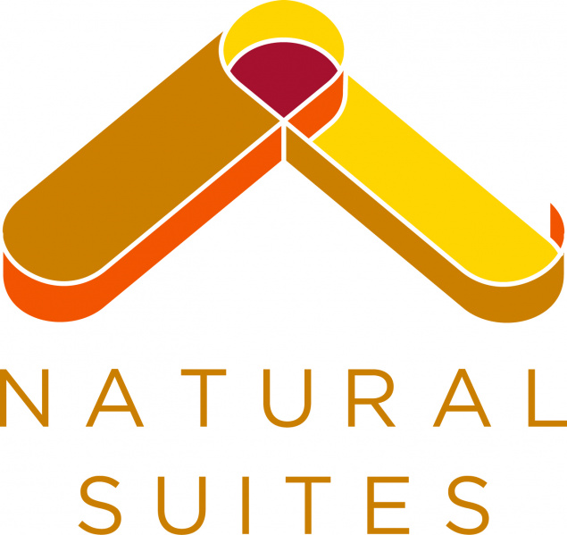 File:LOGO COLORES NATURAL SUITES.jpg