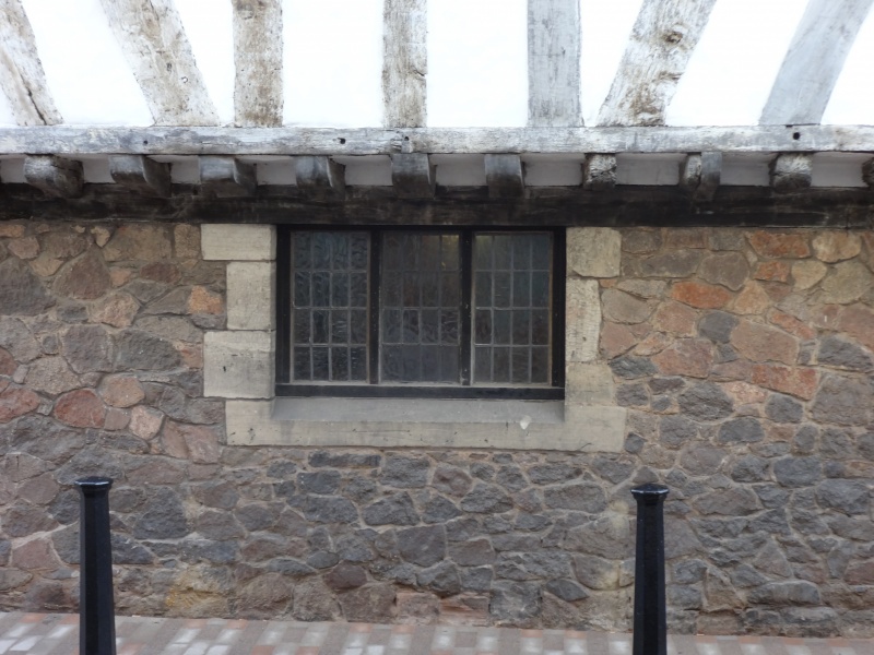 File:Tudor window (3).JPG